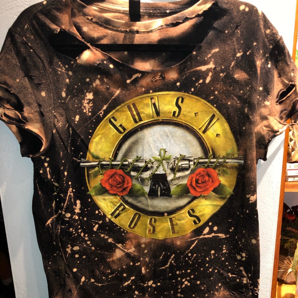 COOL GUNS AND ROSES TEE 🌹